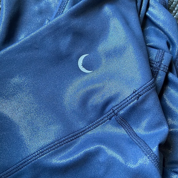 Navy Metallic Plus Light n Tight Hi-Rise 7/8 24" - Picture 2 of 3